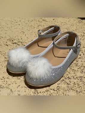 Janie and Jack Disney Frozen Elsa Silver Glitter Ballet Flats with White Pom 13